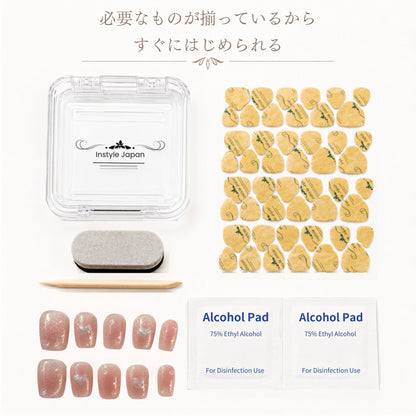 ピンクムース｜うるきらシルバーラメ×ピンクベージュ｜大人の遊び心をさりげなく添える隠れハートネイル